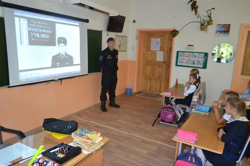  В Биробиджане росгвардейцы провели Урок мужества, посвященный Герою России генерал-полковнику Анатолию Романову