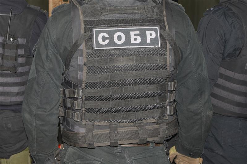 В Смоленской области сотрудники СОБР и ОМОН задержали подозреваемого в умышленном причинении тяжкого вреда здоровью человека