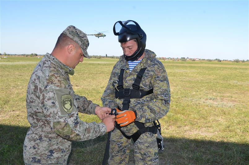 Завершился всероссийский учебно-методический сбор специалистов парашютно-десантной и поисково-спасательной службы Росгвардии (видео)