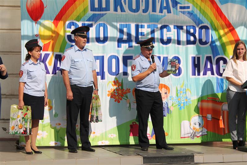 Приволжские росгвардейцы поздравили учащихся с Днём знаний