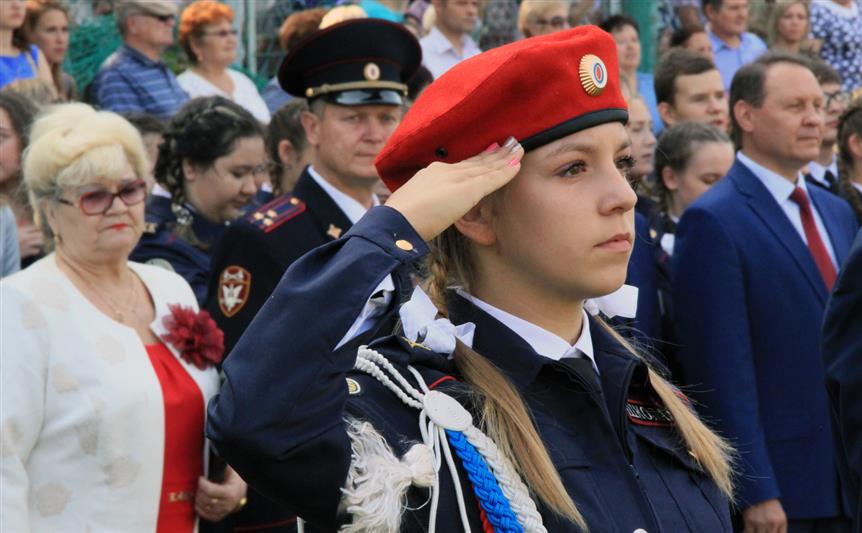 Приволжские росгвардейцы поздравили учащихся с Днём знаний
