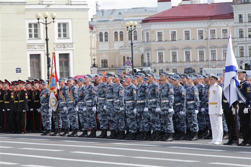 Военнослужащие Северо-Западного округа Росгвардии приняли участие в Дне российской гвардии