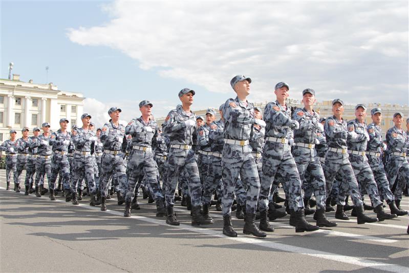 Военнослужащие Северо-Западного округа Росгвардии приняли участие в Дне российской гвардии