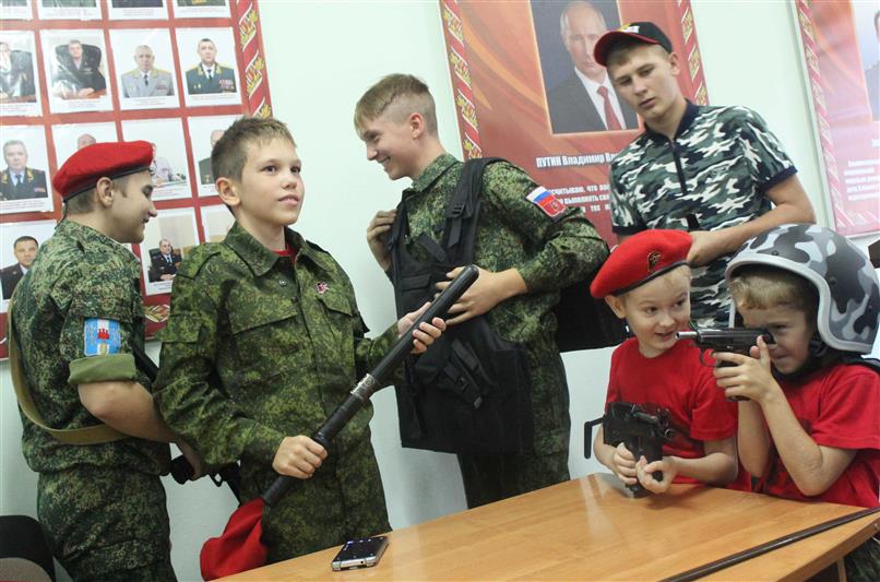 В Ростове-на-Дону сотрудники Росгвардии провели встречу с юнармейцами