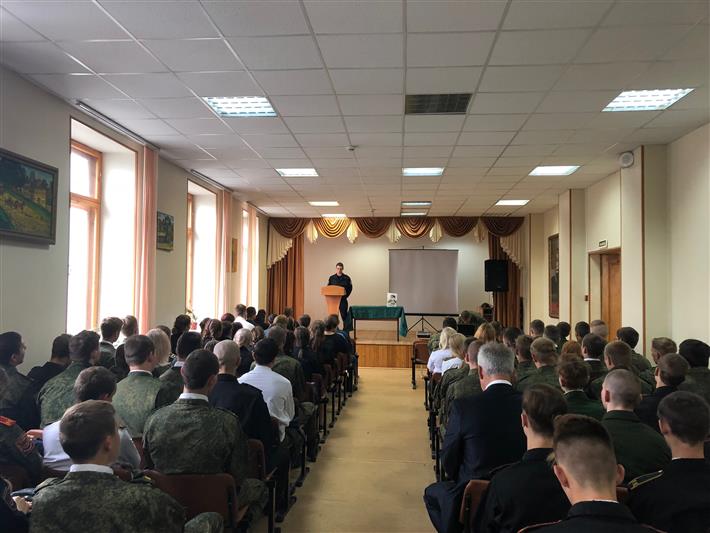 Росгвардейцы Центрального округа рассказали студентам о генерал-полковнике Анатолии Романове