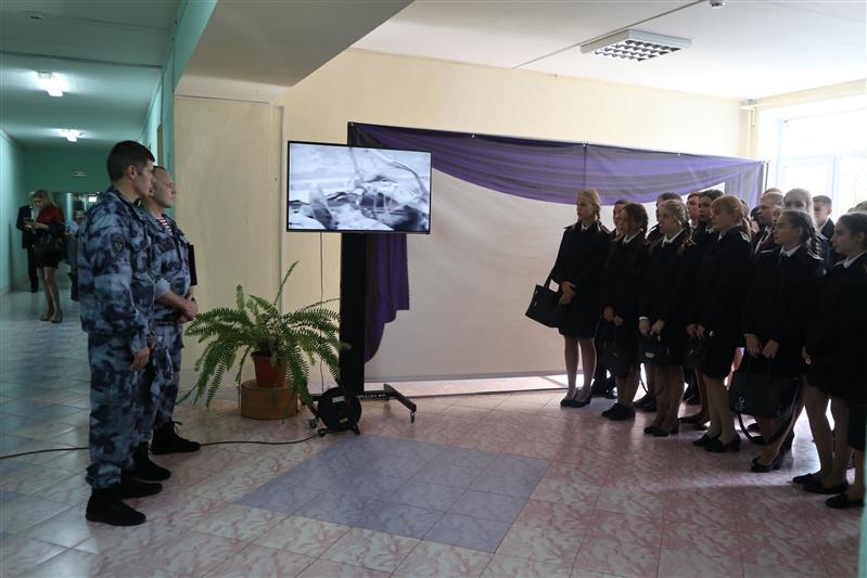 Росгвардейцы Центрального округа рассказали студентам о генерал-полковнике Анатолии Романове