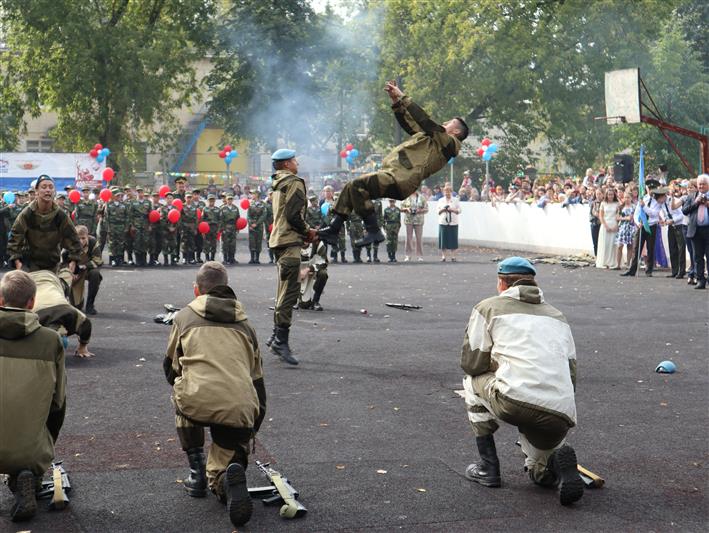 Заместитель командующего Приволжским округом поздравил нижегородских кадет с Днем знаний