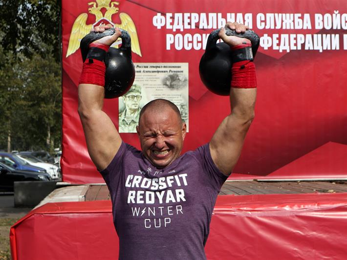 Красноярские росгвардейцы провели памятный турнир по гиревому спорту