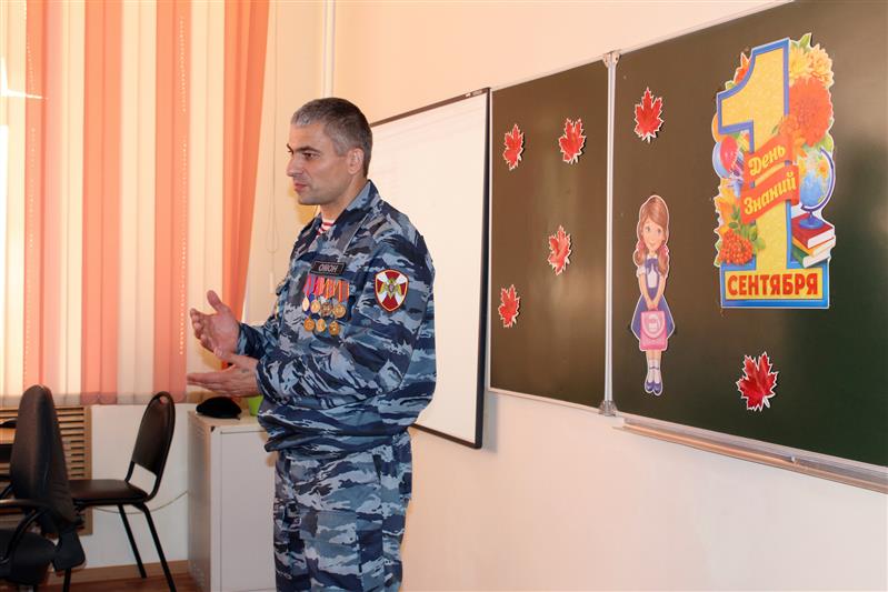 Приволжские росгвардейцы поздравили учащихся с Днём знаний