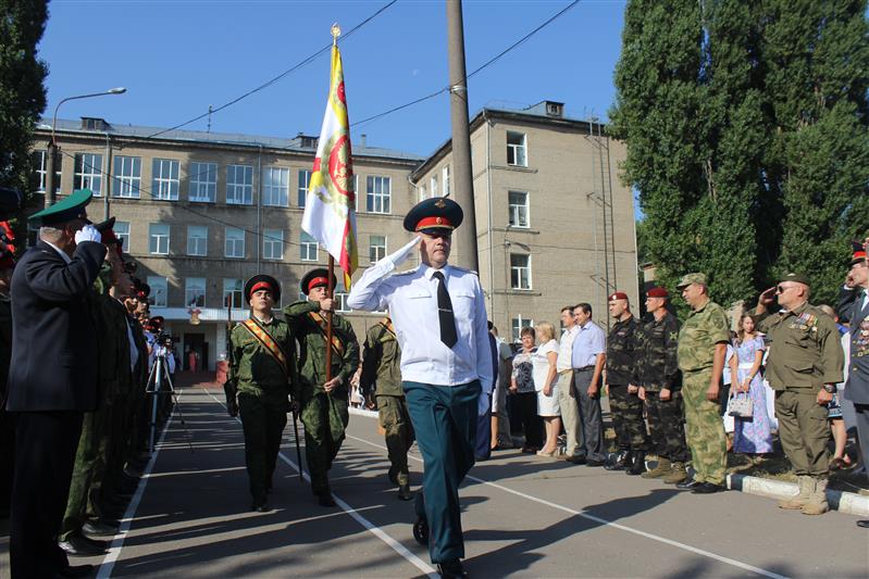 Воронежские росгвардейцы поздравили с Днем знаний воспитанников Михайловского кадетского корпуса