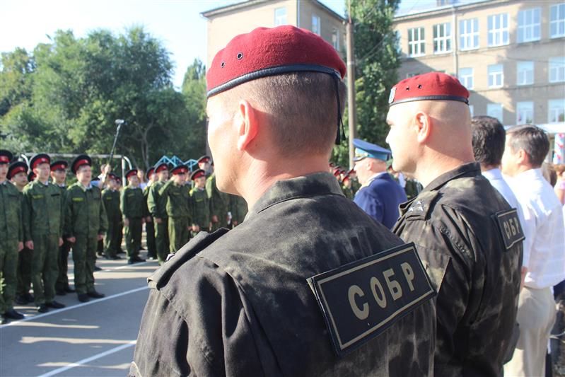Воронежские росгвардейцы поздравили с Днем знаний воспитанников Михайловского кадетского корпуса