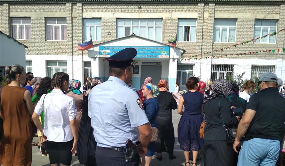 Военнослужащие и сотрудники Северо-Кавказского округа Росгвардии обеспечили безопасность на мероприятиях, посвященных Дню знаний