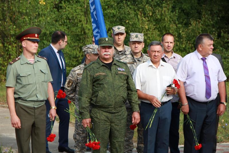 В Саратовской области росгвардейцы приняли участие в митинге, посвященном Дню солидарности в борьбе с терроризмом