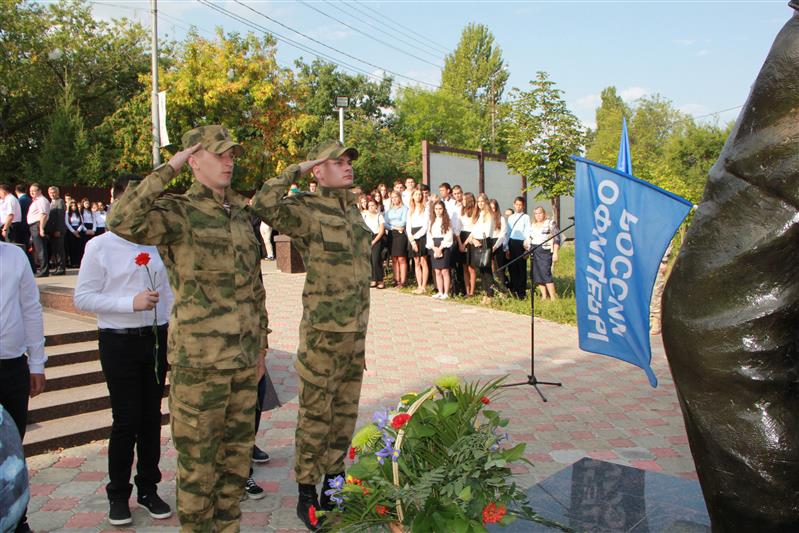 В Саратовской области росгвардейцы приняли участие в митинге, посвященном Дню солидарности в борьбе с терроризмом
