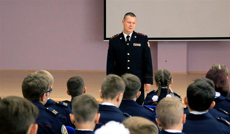 Приволжские росгвардейцы поздравили учащихся с Днём знаний