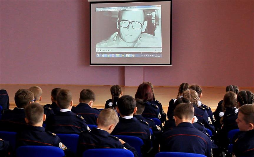 Приволжские росгвардейцы поздравили учащихся с Днём знаний
