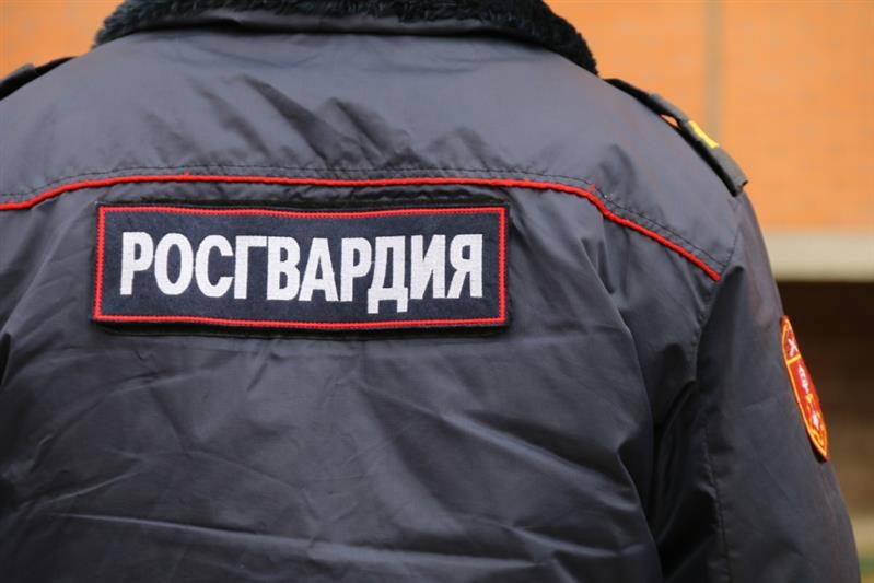 В Колпино наряд Росгвардии задержал подозреваемого в нанесении местному жителю ножевых ранений 