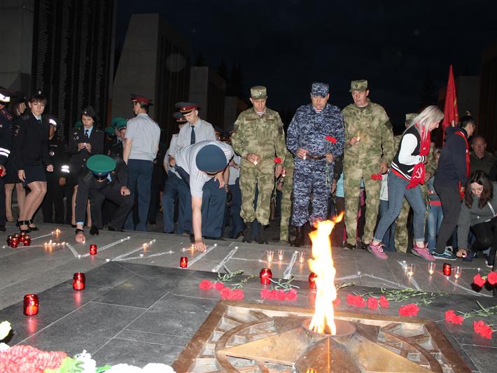 Росгвардейцы Республики Алтай приняли участие во всероссийской акции «Свеча памяти» 