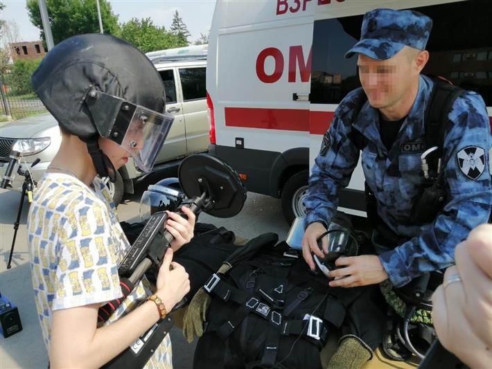 Бойцы ростовского ОМОН провели акцию «Каникулы с Росгвардией» для детей с ограниченными возможностями 