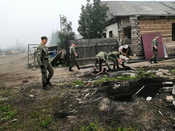 В Тулуне росгвардейцы продолжают ликвидировать последствия паводка