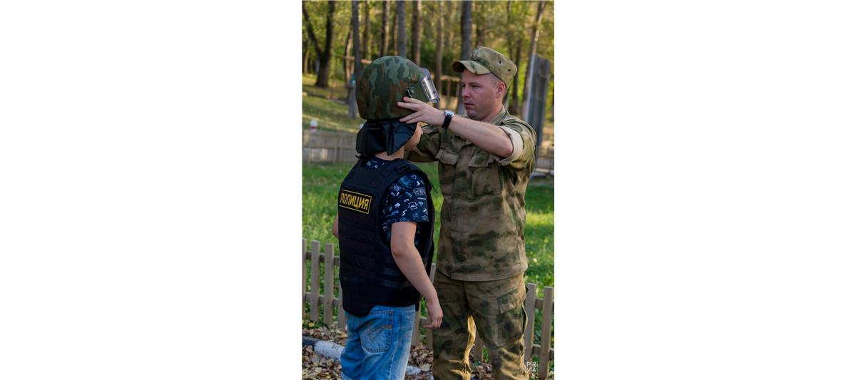 Воронежские школьники побывали в гостях у Росгвардии   