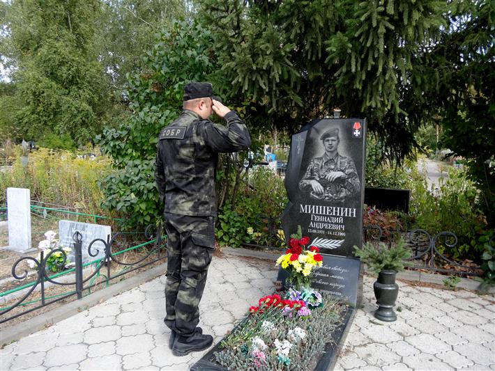 Офицеры белгородского СОБР почтили память боевого товарища, погибшего при исполнении служебного долга