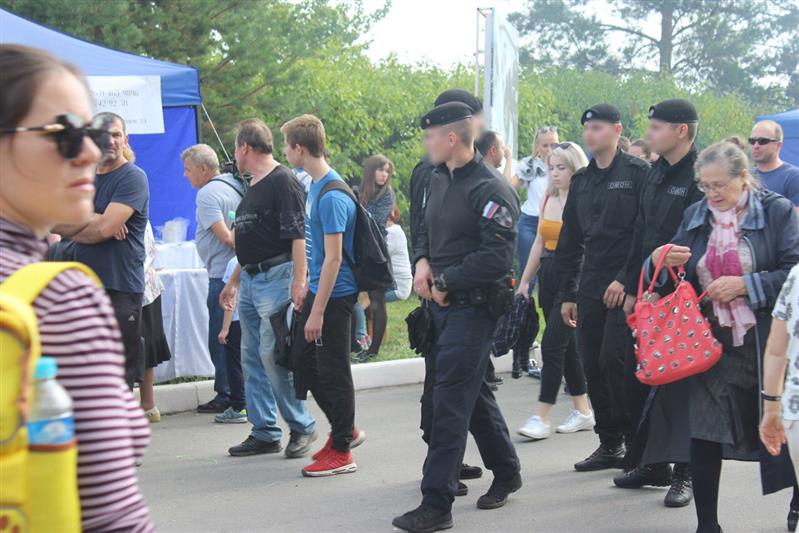 В Челябинске сотрудники Росгвардии приняли участие в охране общественного порядка на авиационном шоу легендарных «Стрижей»