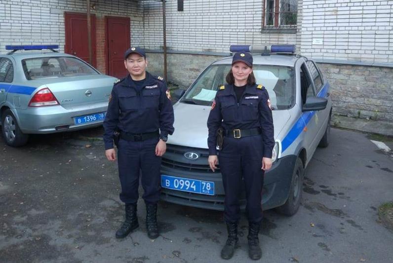 Росгвардейцы оказали помощь гражданам, попавшим в автомобильную аварию в Ленинградской области