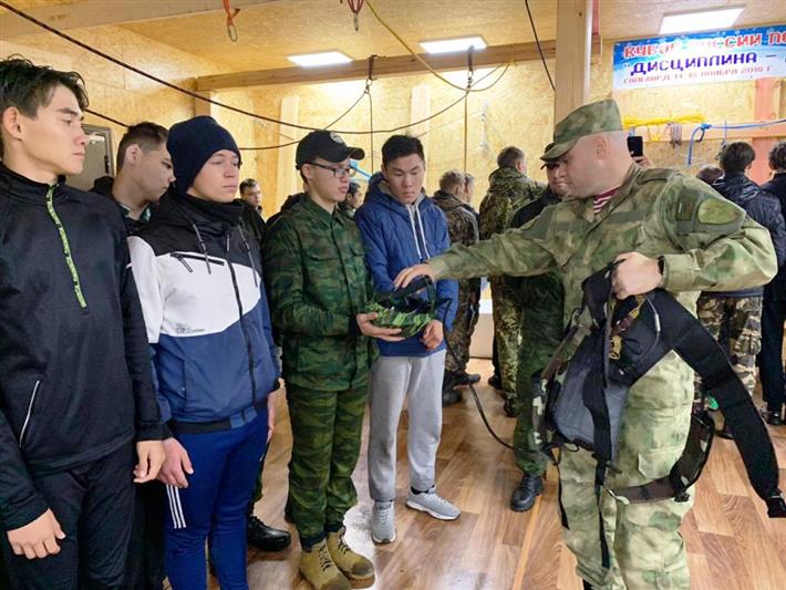 Росгвардейцы Ямала приняли участие в организации патриотического квеста для молодежи (фото, видео)