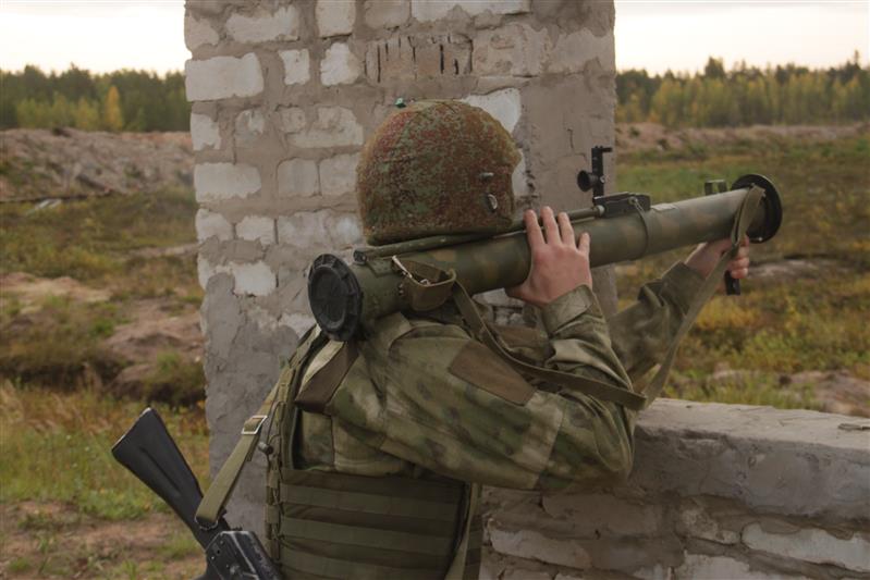 В Северо-Западном округе Росгвардии завершились комплексные занятия с огнеметчиками-химиками