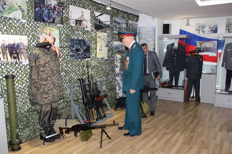 В Дагестане росгвардейцы открыли выставку «Терроризм – необъявленная война»