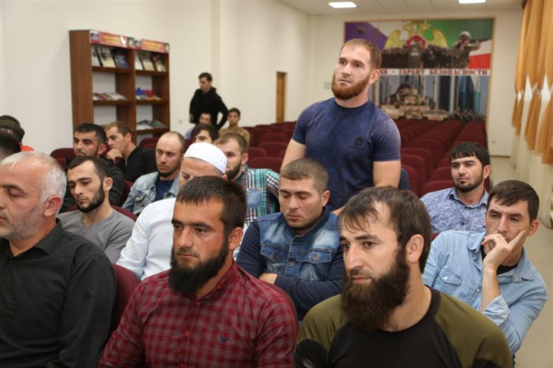 Начальник Управления Росгвардии по Чеченской Республике провёл встречу с гражданами