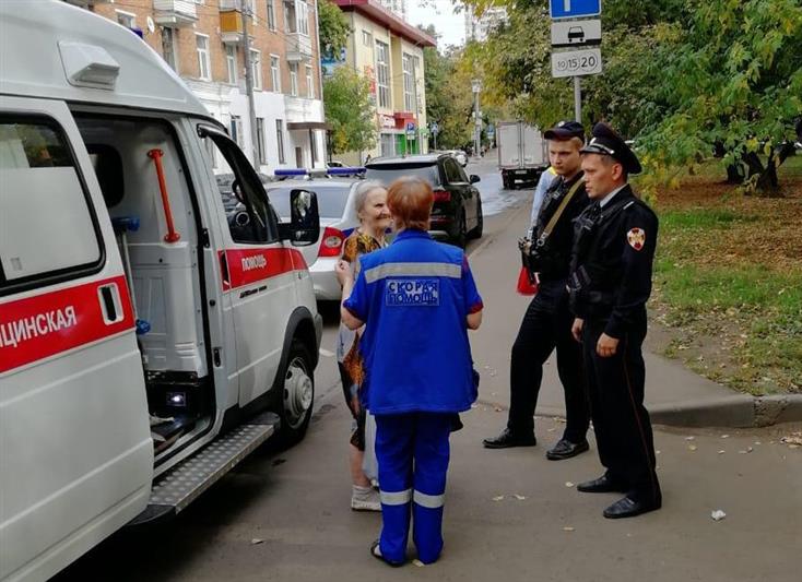 Столичные росгвардейцы помогли 80-летней женщине, потерявшей сознание на улице