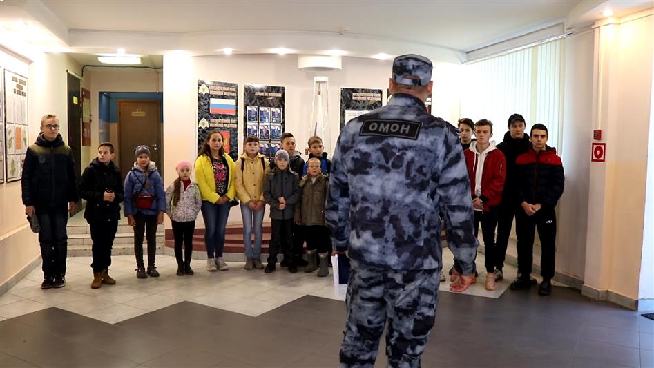 Сотрудники самарского ОМОН рассказали будущим юнармейцам о выдающемся оружейнике Михаиле Калашникове