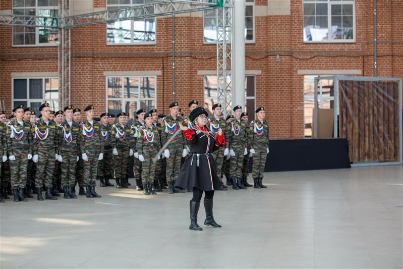 В Туле росгвардейцы поздравили с посвящением в кадеты учащихся юридического колледжа
