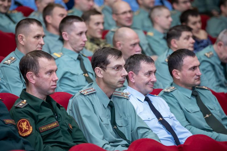 В Центральном аппарате Росгвардии бывший командующий Балтийским флотом открыл показ кинофильма о подводниках 