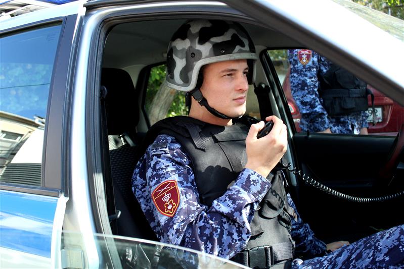 В Севастополе сотрудники Росгвардии задержали нарушителя общественного порядка с крупной партией наркотиков
