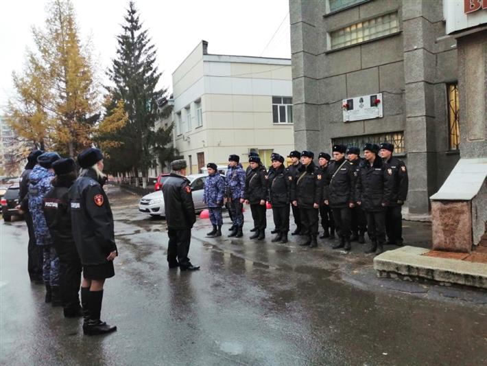 Сотрудники челябинского управления вневедомственной охраны почтили память героически погибшего сослуживца