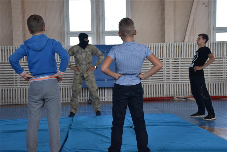 Офицеры калмыцкого управления Росгвардии участвуют в профилактической работе с детьми, состоящими на учёте в полиции