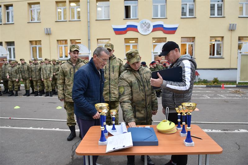 Учащиеся МПКУ им. М.А. Шолохова посоревновались в перетягивании каната