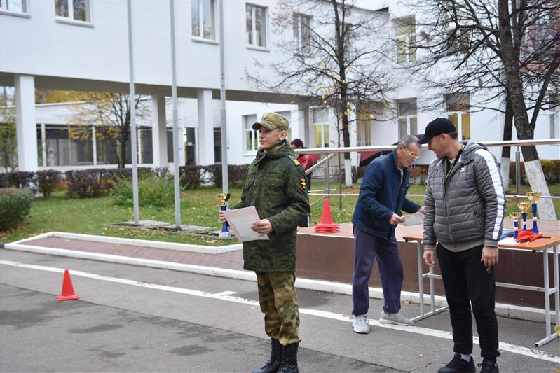 Учащиеся МПКУ им. М.А. Шолохова посоревновались в перетягивании каната