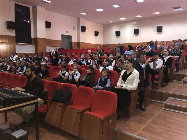 Росгвардейцы поздравили педагогов ведомственной школы в Ингушетии с Днем учителя (видео)