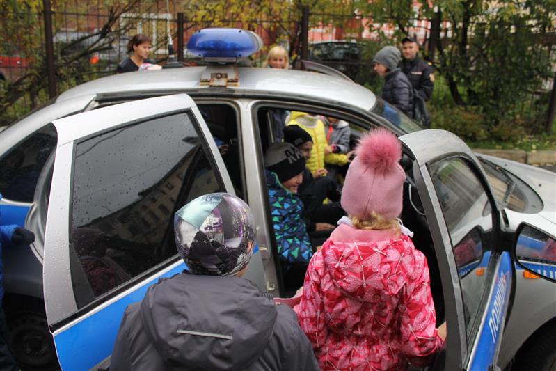 Вологодские школьники познакомились с биографией графа Комаровского и узнали о службе в Росгвардии