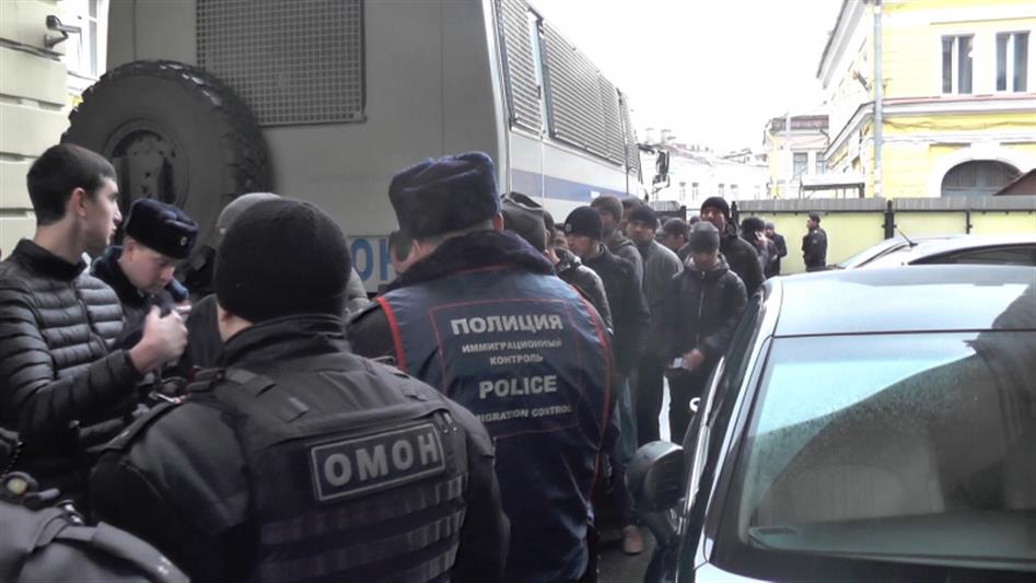 Сотрудники ОМОН обеспечили проведение мероприятия по проверке соблюдения миграционного законодательства в Санкт-Петербурге