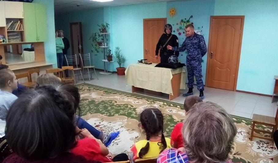 Южноуральские росгвардейцы провели тематические встречи со студентами техникума и воспитанниками социально-реабилитационного центра