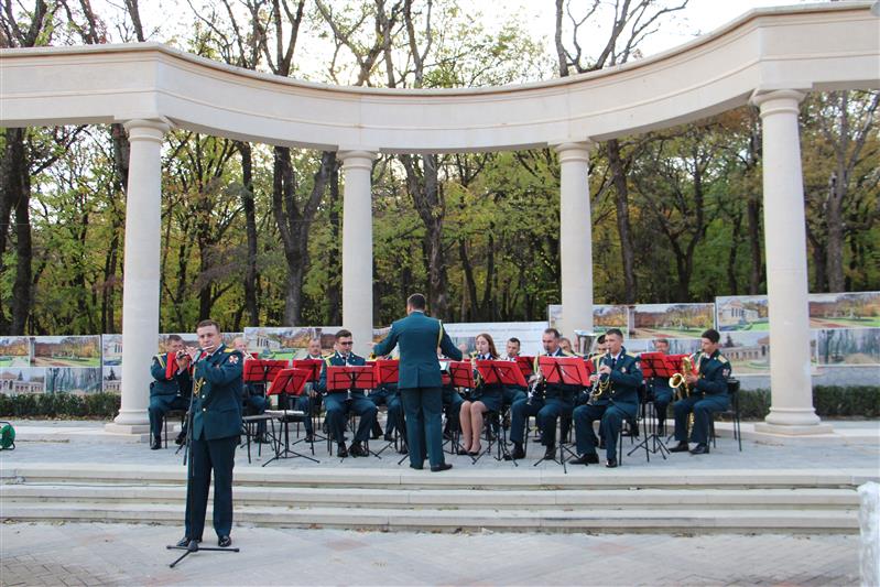 Оркестр штаба Северо-Кавказского округа Росгвардии выступил в городах Кавказских Минеральных Вод