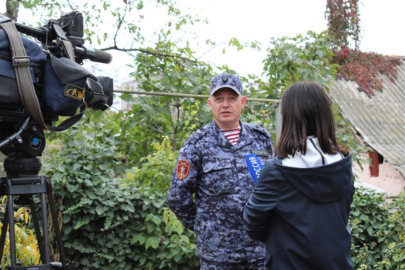 Севастопольские росгвардейцы вместе с журналистами и юнармейцами побывали в гостях у родственницы композитора-участника Крымской войны
