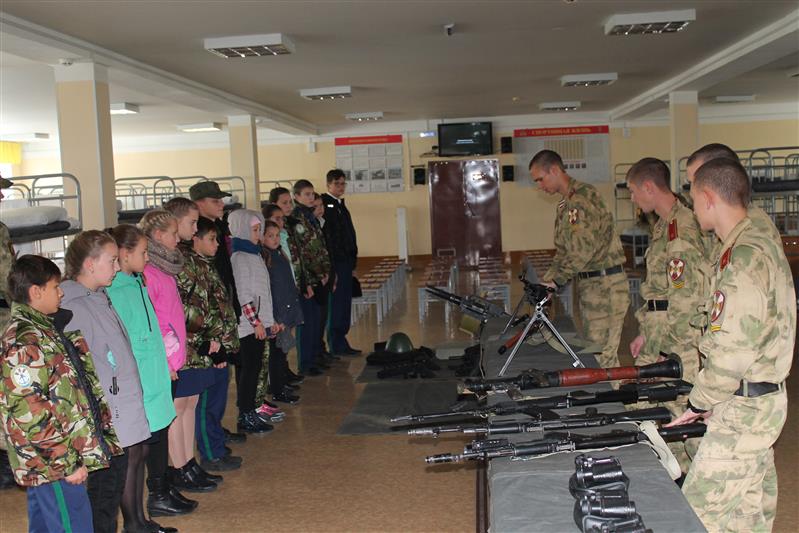 В Новосибирском военном институте Росгвардии побывали  школьники