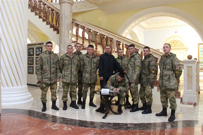 В грозненском соединении Росгвардии проходят стажировку курсанты Санкт-Петербургского института войск национальной гвардии