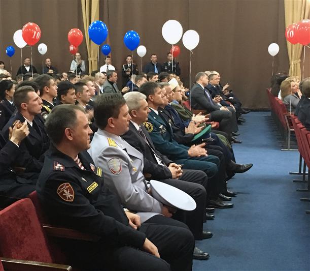 Представители Росгвардии поздравили астраханских суворовцев с юбилеем училища